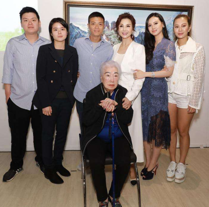 她是"小婉君,24岁嫁人生5子,丈夫出轨婆婆给4亿