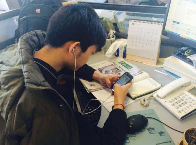 手机要到实体店买,还是网购好?工作人员透露,很多人都搞错了