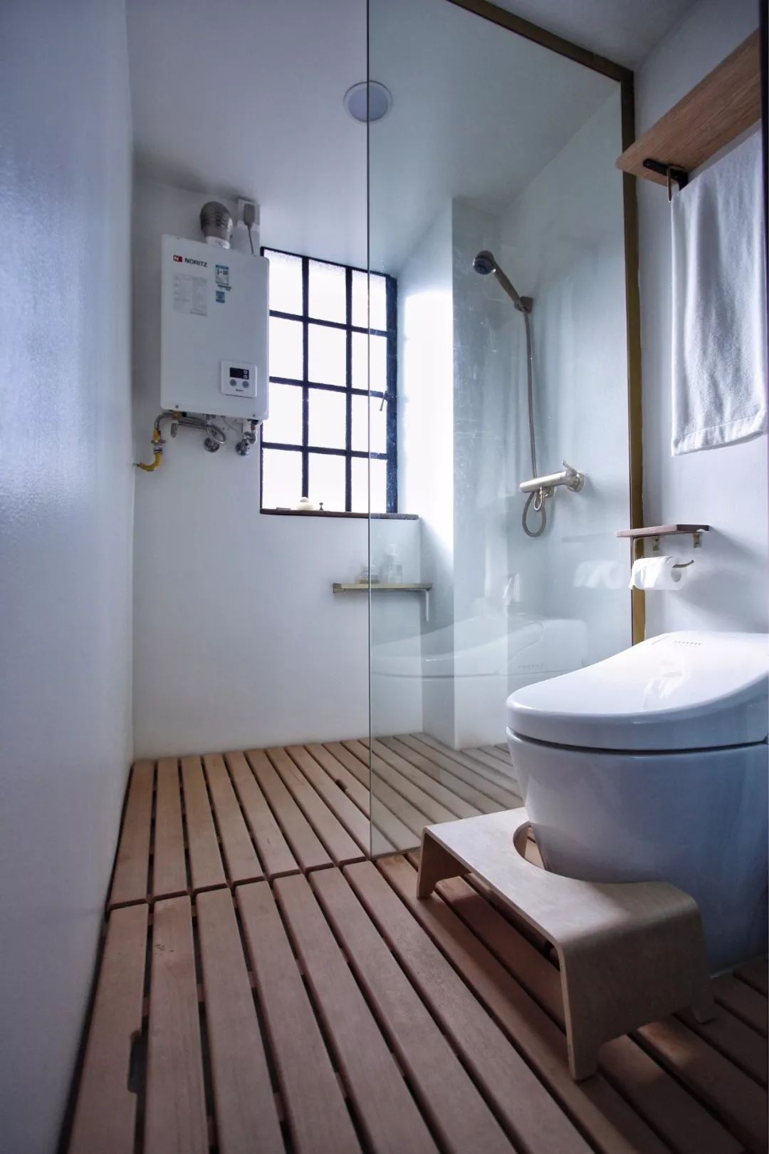 卫生间的淋浴房，怎么装隔断更好用？