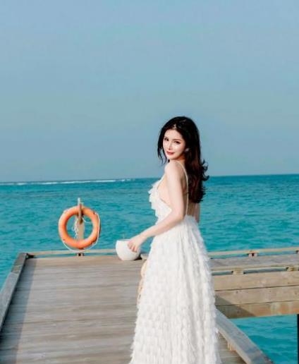 摄影：海边美女大集合，该给摄影师加鸡腿了