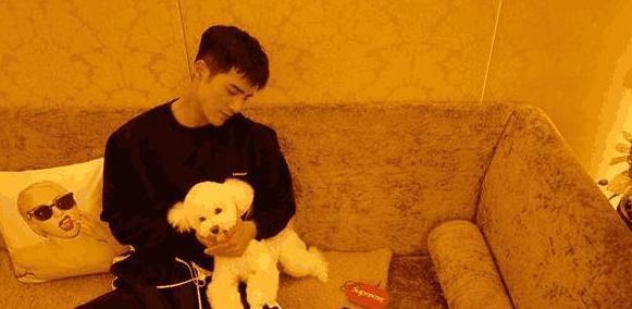 参观姜潮住的豪宅，家里布置像个皇宫，不是普通人能住的