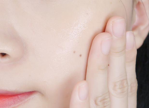 昨天张俪晒出的精华液, 被称为平价阿玛尼，网友黄皮几天白了