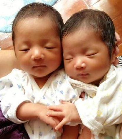 找过她呢,就在谢娜生下孩子后,又有一对明星生下一对双胞胎女儿,但她