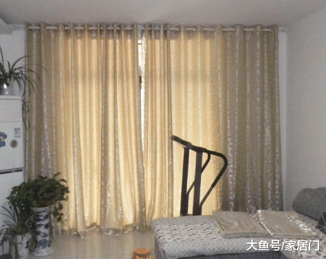 家里装修不要挂窗帘了，越来越多人这样装，省钱又好看