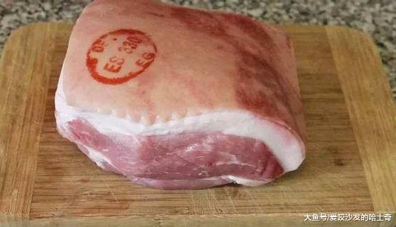 买猪肉时，该买红章的还是蓝章的？网友：我一直吃的都是母猪肉啊！