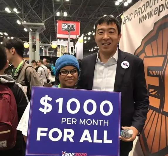 华裔为竞选2020年美国总统，承诺：每个美国成年人每月发1000美元