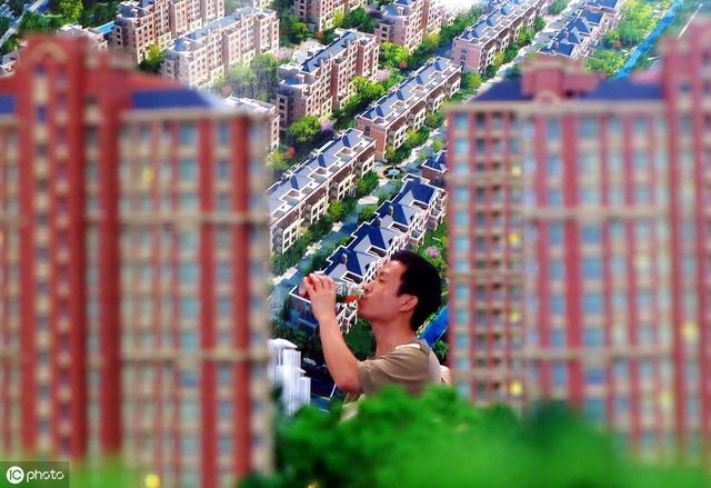 降价44%还是卖不掉，炒房者急哭了：当初就不应该炒房！