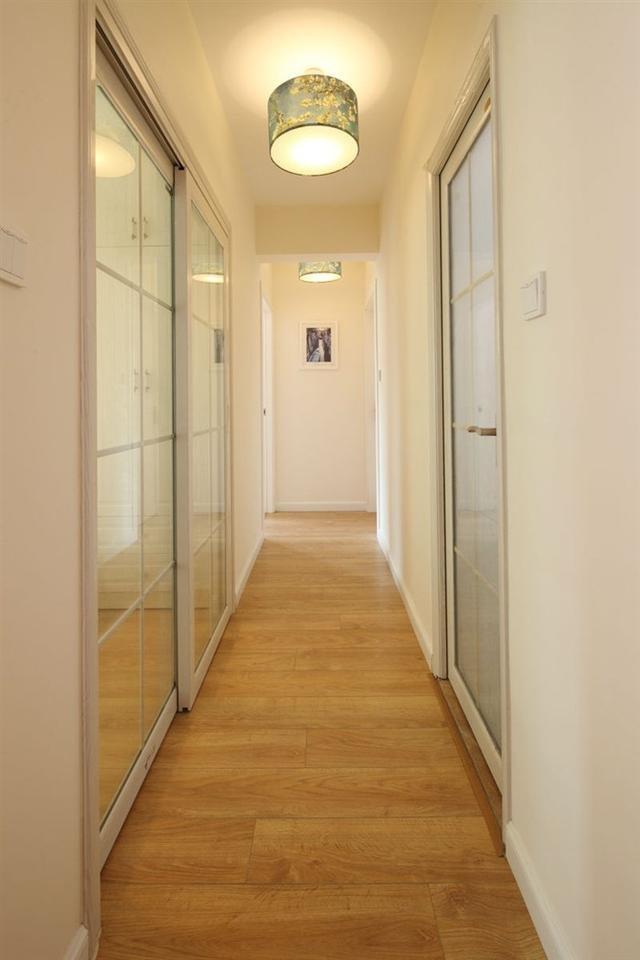 一家四口新房，不吊顶简单刷漆，电视墙装两个门，完工更耐看