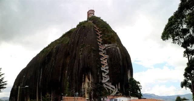 住房公积金|世界上最奇特的房子，修建在200米高的石头上，回次家要爬半天