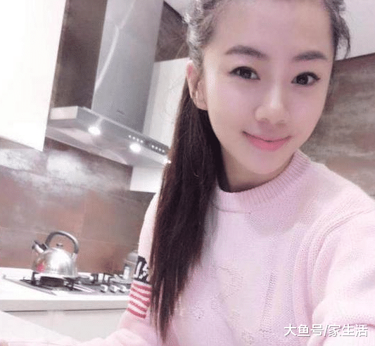 程晓玥晒出自己的豪宅，一个人住两层大别墅，装修全部是欧洲风格