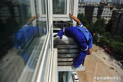 空调外机万万不要这样安装，工人一旦做了，立马让他拆了重装