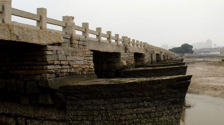 千年前他修桥时故意混入一种生物, 却促使这座天下第一桥千年不倒