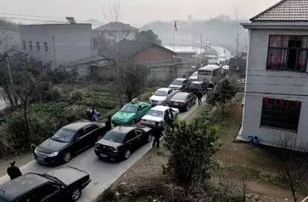 90年代南下打工潮，第一批背井离乡的农民工现在都怎么样了呢？