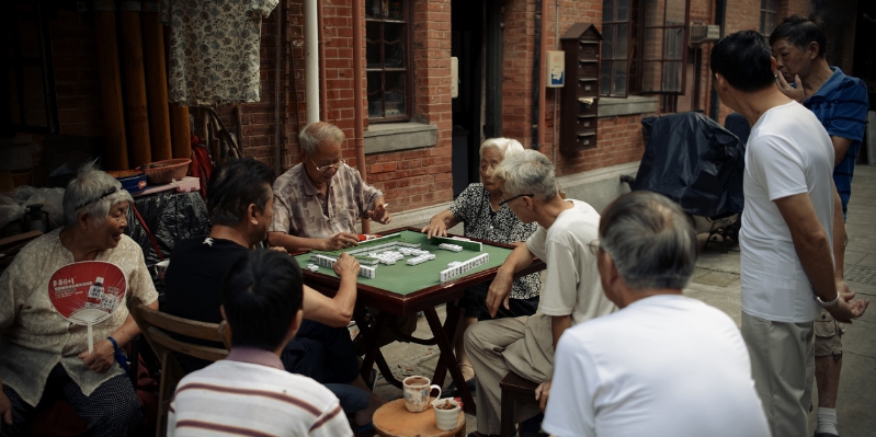 河北老大爷打麻将没输过，临死前告诉儿子，二张牌不留，稳赢