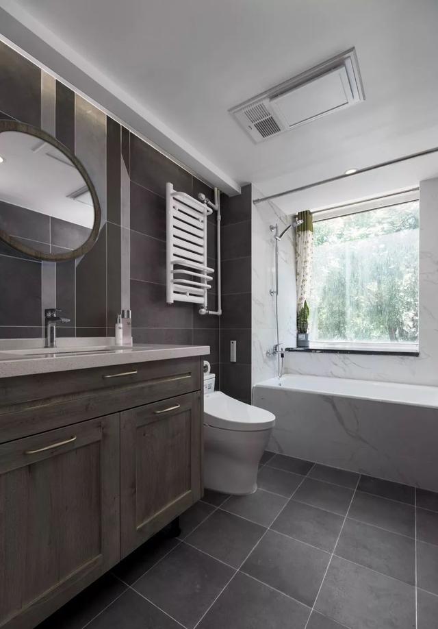 这样的150平性冷淡黑白灰，还透着温情的一面，不信看看