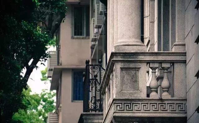 售楼小姐真情自白：卖房20大骗局，骗你没商量！