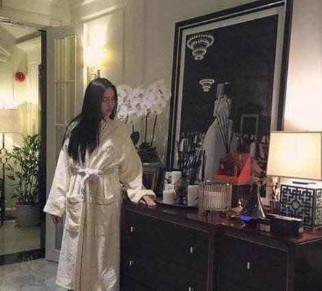 参观宝儿住的豪宅，人妖中的女神，住着豪华大别墅