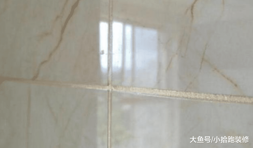 美缝做到一半，业主很不满意，而师傅直说：那就不做了吧