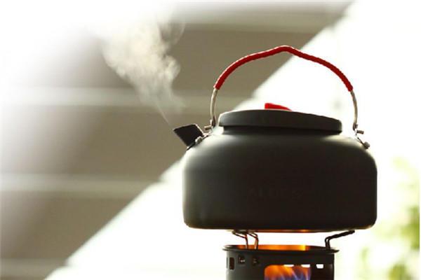 烧开的自来水，十元的大桶水，哪个比较好？内行人告诉你选择