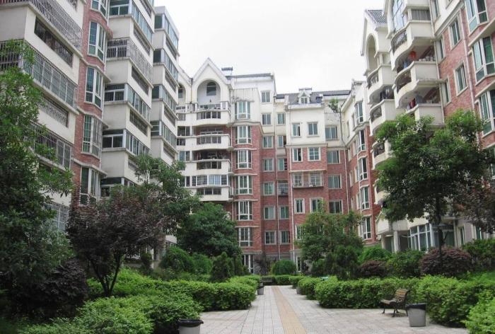 为啥内行人会说“傻买一楼，穷买顶楼”？