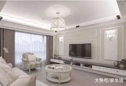 家里别再装吊顶了，回家在天花板绕几圈石膏线，效果美极了