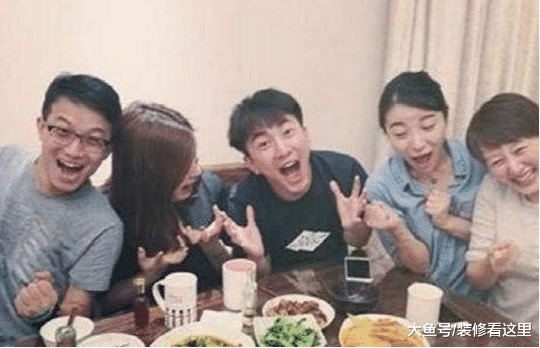 主持人李好现实的家，房子是双层别墅，一般人住不起这种房子