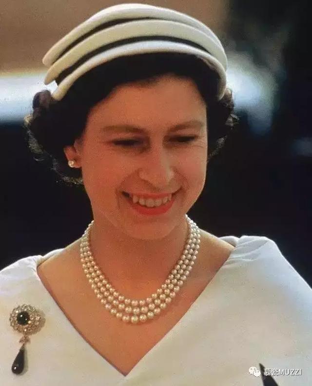 当珍珠的高贵，遇上贝壳的纯粹，感受珍贝瓷砖打造的空间之美