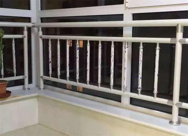 物业不准高层安装防盗窗，媳妇聪明的装了它，小偷看到都害怕！