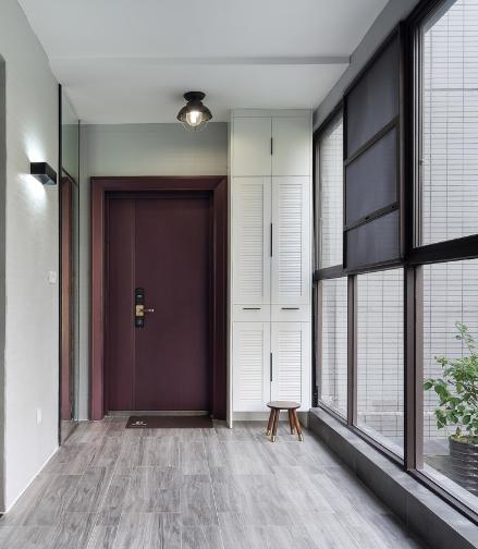 玄关处别再傻乎乎做鞋柜了！试试这几种设计，100双鞋子都放得下