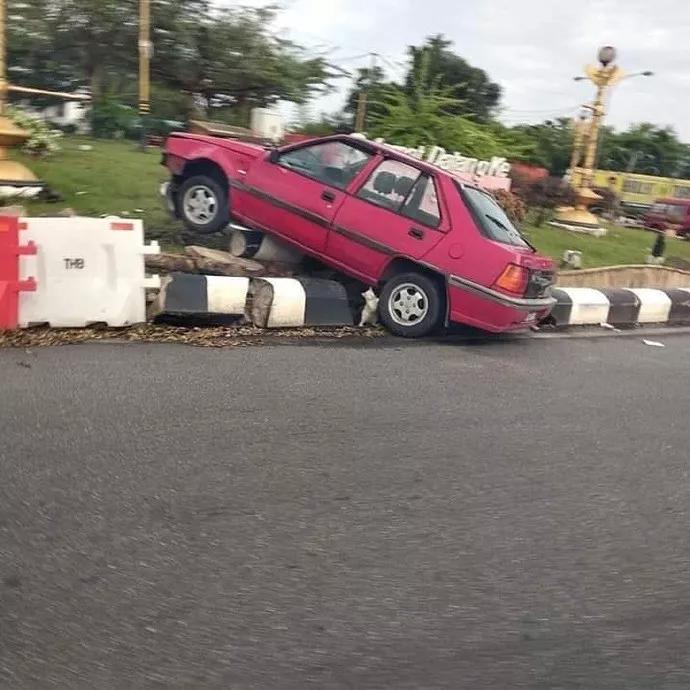 糟糕，喵星通往地球的次元壁破了