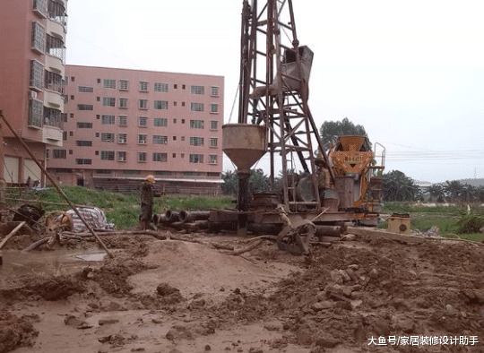 49万自建三层半小洋房, 楼层比邻居高了50公分, 邻居看后非常不开心