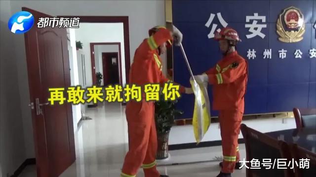 警犬训练掉洞里，民警无奈打119救助，狗狗上来后趴怀里求安慰