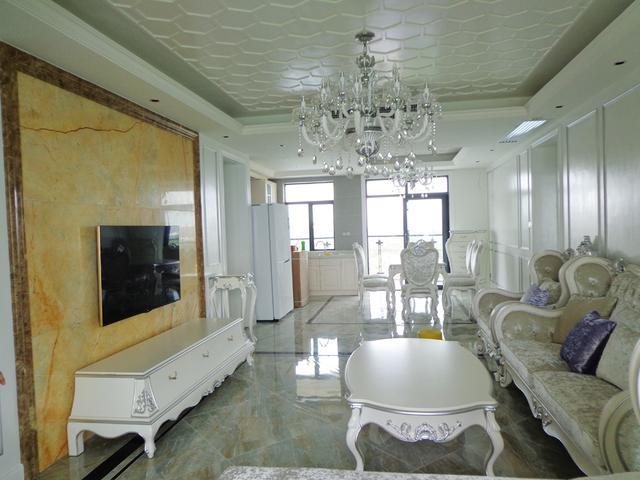 新房正在通风去甲醛, 部分软装还没布置, 朋友说白得太单调了!