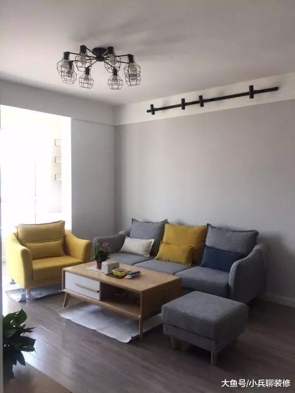 90平婚房不到10万装修完，刷白墙没吊顶，但住得是真舒服！