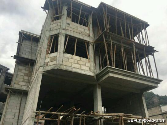 大山深处砸70万建四层洋房被嘲笑呆瓜，不在城里买房是不是傻？