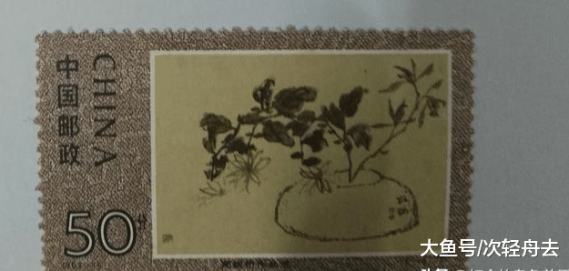 ＂没想到，藏在旧备课簿里的这种邮票，现今拍卖价要150万元＂