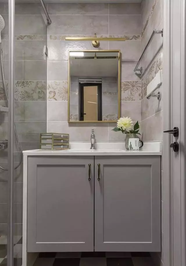 精致轻奢的101平美式三居，宝蓝色定制橱柜获赞一片！