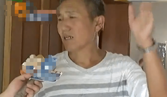 楼上住7对夫妻, 深夜声音太刺激，邻居大爷: 心脏病都犯了！