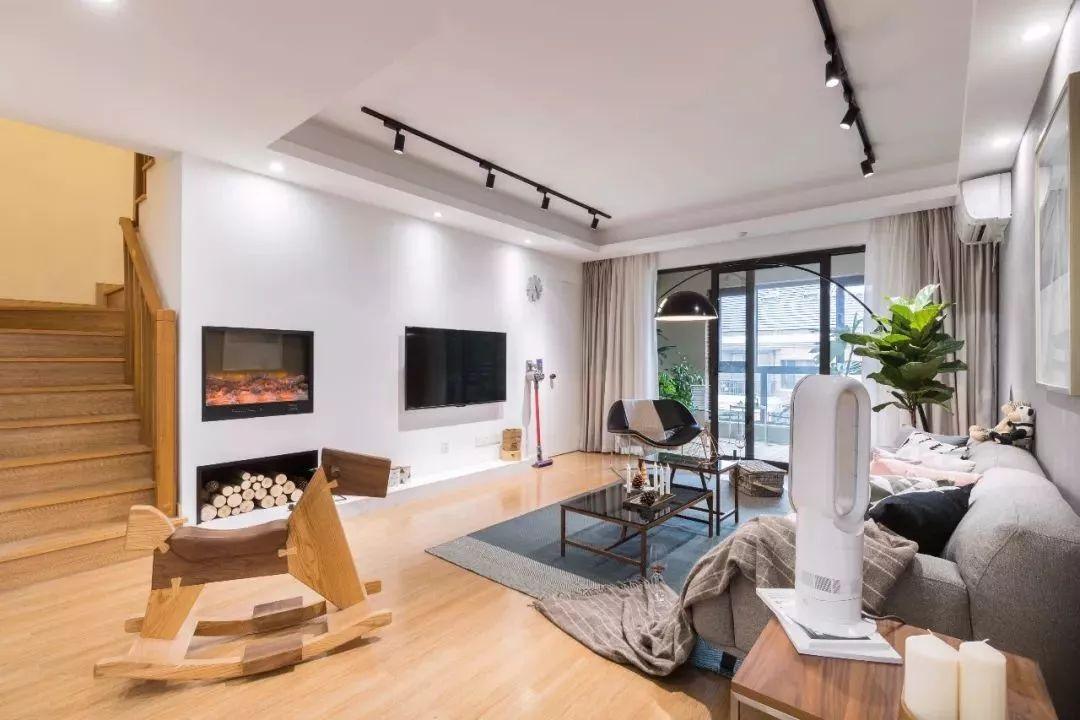 沒電視柜的電視墻，那還像什么樣？