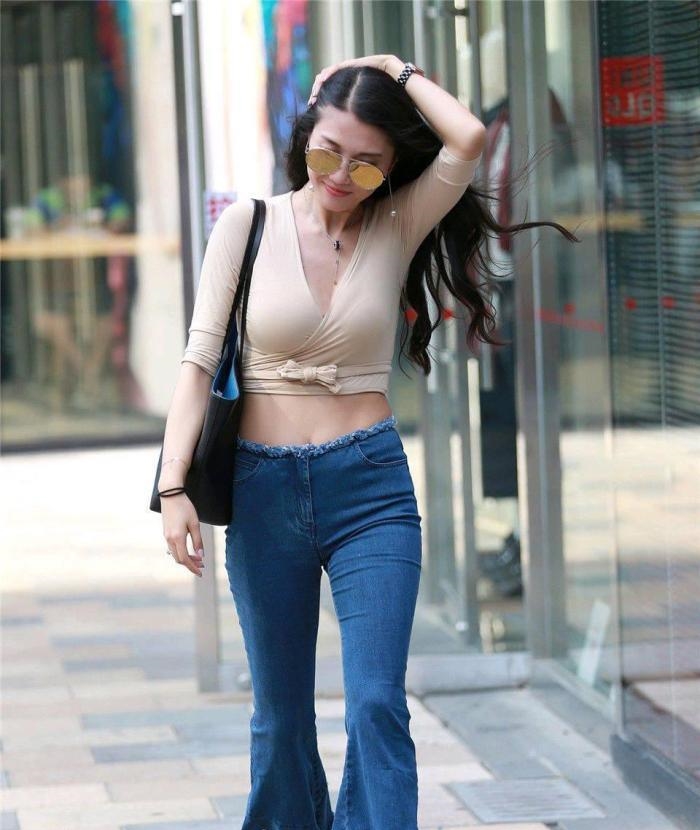 摄影：上衣很低调，裤子却十分张扬