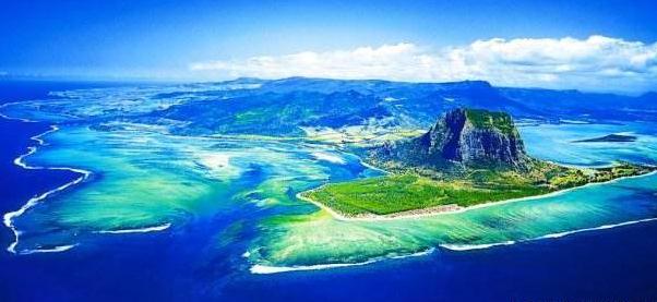 此国恩将仇报，中国人帮它独立 ! 独立后却将十几万中国人全部驱逐