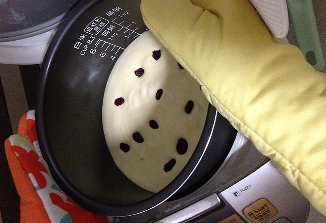 电饭煲做蛋糕，香甜软嫩好吃不上火