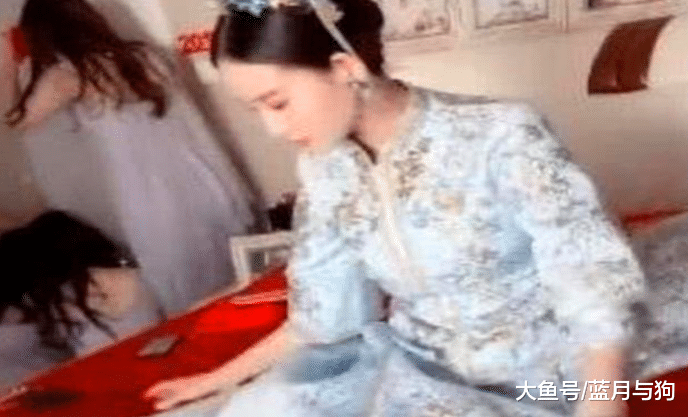 新娘掀起裙子后，一条“铁链”亮了，新郎找不到钥匙怎么办