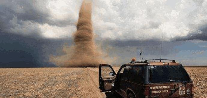 美国人宁愿房子被飓风吹的稀巴碎，也不用钢筋混凝土，为什么？