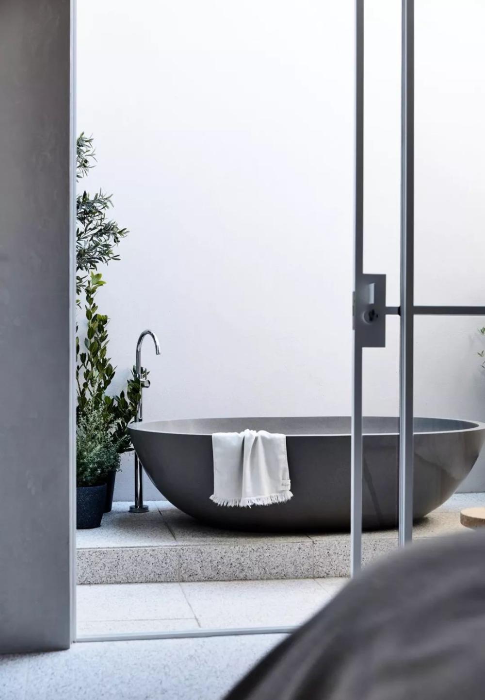 你见过这么帅气的卫生间设计案例吗？反正我是很喜欢