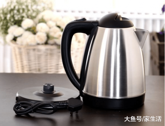 家里烧水万万别用这种电热水壶，还好听了师傅说，回家就扔掉