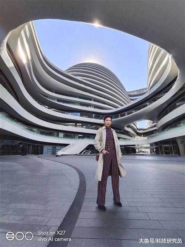 vivo X27 骚出天际：双边滑轨，逆光拍照无敌