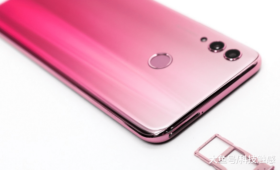 双十一手机销量榜单荣耀占据七席，小米只上榜一款，荣耀百元机成赢家？