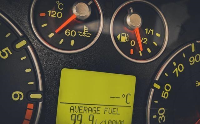 建议车主：不管车子贵不贵，定期清理这地方，汽车动力十足油耗低