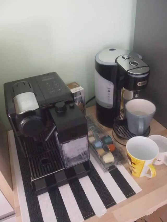 朋友在香港花了750万买的房子，太憋屈了，请我去住我都不去！